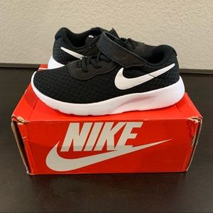 NEVER WORN Nike Tanjun TODDLER shoes